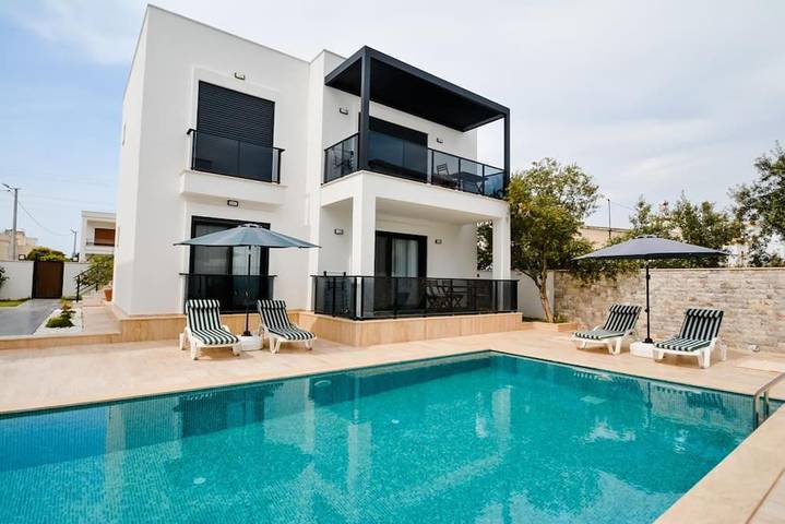 Ferienwohnung für 6 Personen, mit Balkon und Garten sowie Pool, mit Haustier - 1