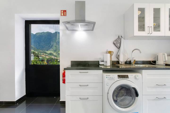 Holiday Home 'Casa Da Vicencia' with Mountain View, Shared Garden and Wi-Fi in São Vicente (Madeira), Madeira