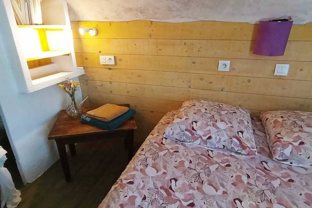 Appartement entier, Studio voûté, terrasse et jaccusy in Yzeron, Lyon et ses environs