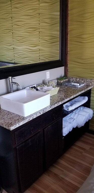 Ganze Wohnung, Luxussuite in der Innenstadt in Columbia (MO), Missouri