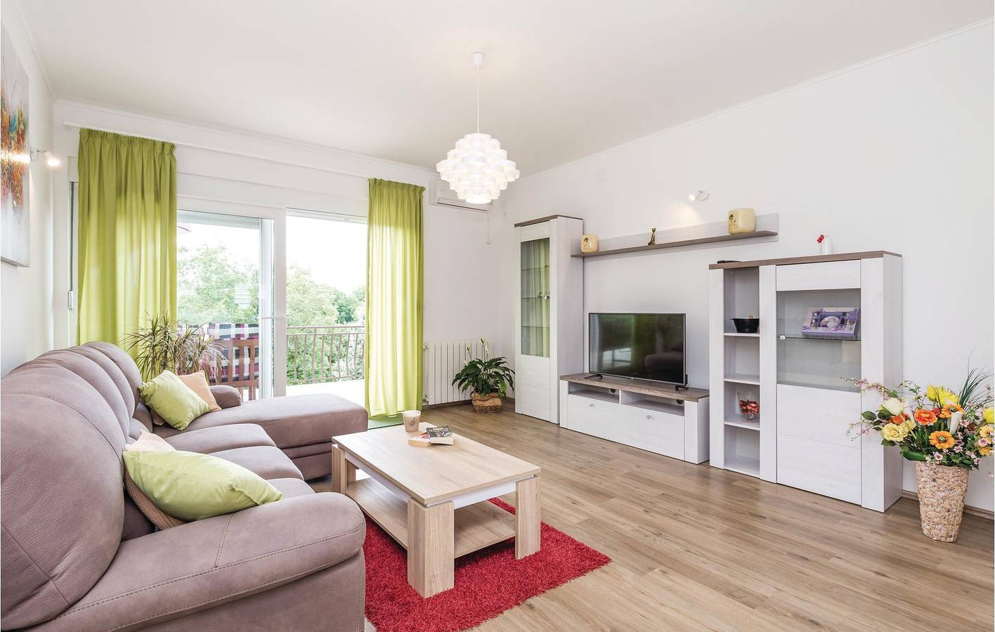 Ganze Ferienwohnung, Charmante 76 m² große Ferienwohnung mit Terrasse, WLAN und Parkplatz, in der Nähe von Kastav und der Küste in Općina Matulji, Opatija Riviera