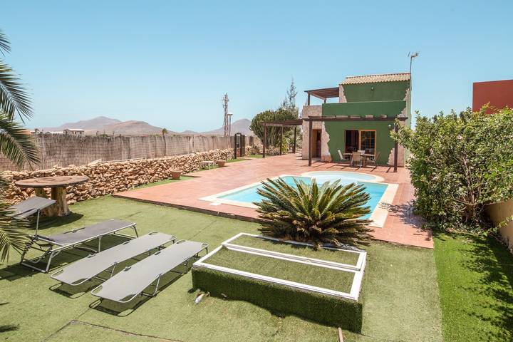Amplia casa de vacaciones "Casa Luis" con Wi-Fi, piscina, jardín in Antigua, Fuerteventura