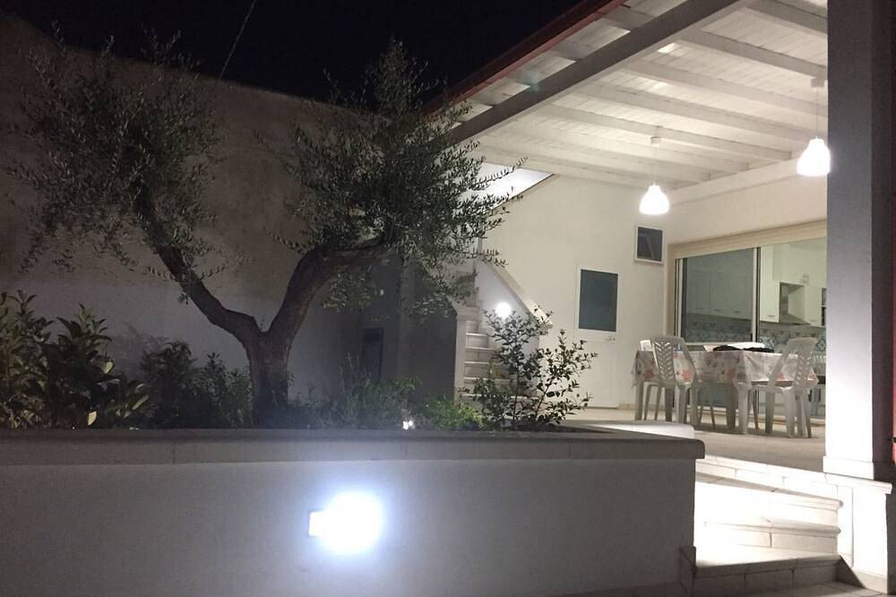 Location with a modern and luxury style, 80 meters from the sea. in Campomarino (Apulia), Gulf of Taranto