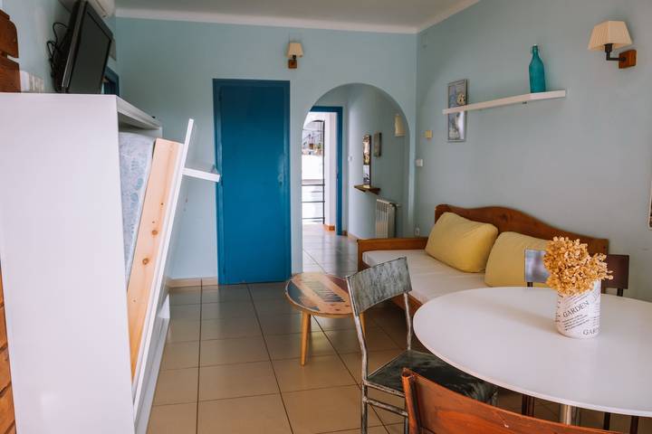 Gîte pour 4 personnes, avec terrasse, adapté aux familles dans Platja De Canyelles Petites - 3