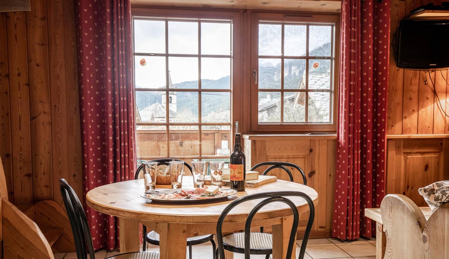Cały apartament, Apartment 'Les Mélèzes' with Mountain View, Balcony and Wi-Fi in Sollières-Sardières, Massif de la Vanoise