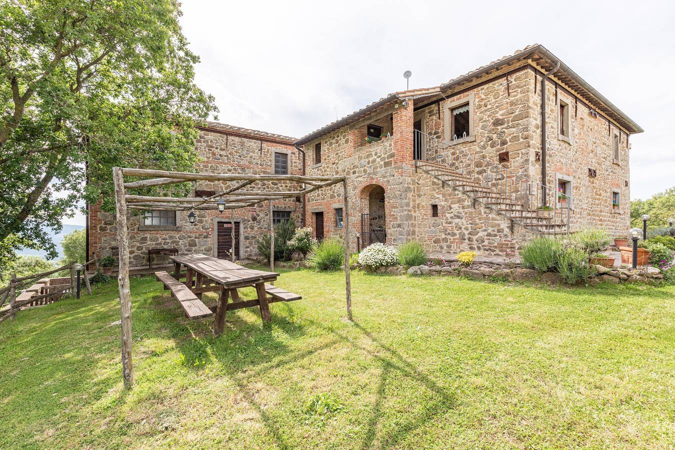 Appartamento intero, Appartamento 'L'uscio' con vista sulle montagne, piscina condivisa e Wi-Fi in Chianciano Terme, Siena e dintorni