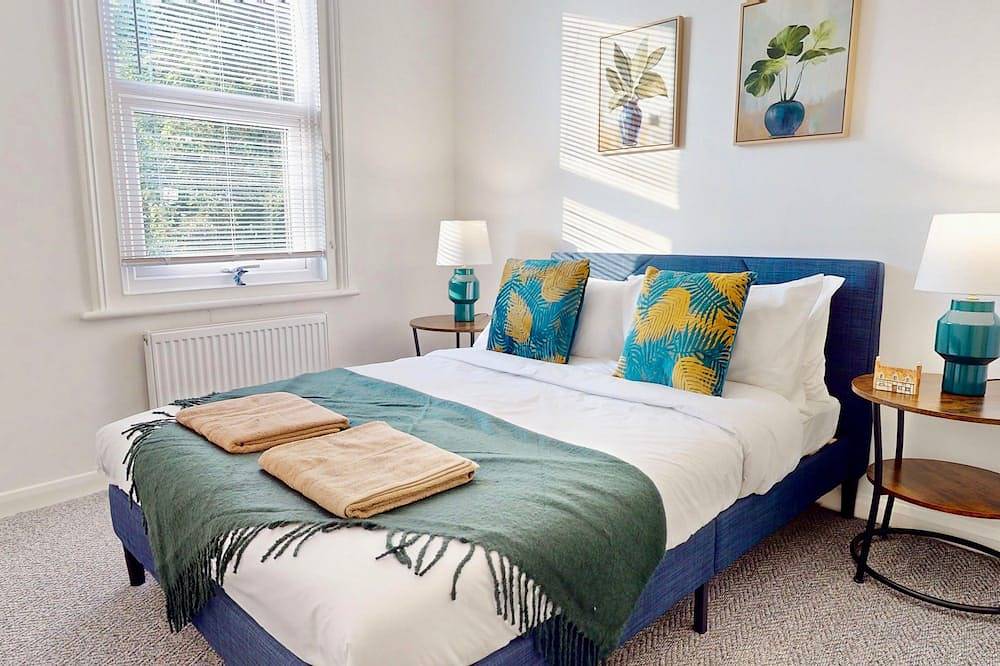 Bright and Central Victorian Home with Garden- New Staff Hired in Folkestone, Kent