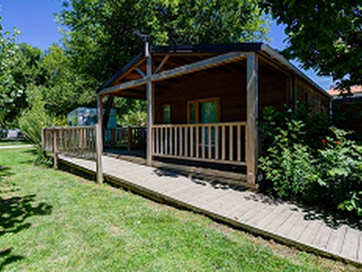 Camping pour 4 personnes, avec piscine et terrasse