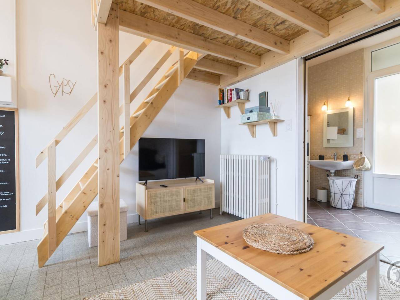 Entire studio, Charming independent studio with terrace, garden and parking, near Mont St-Michel in Isigny-le-Buat, Avranches region