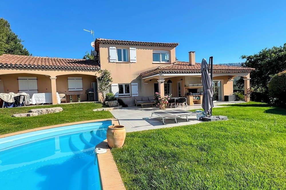 Villa with pool and garden, 2 bedrooms in Châteauneuf-le-Rouge, Region de Aix-en-Provence