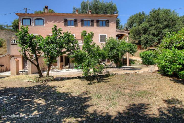 Gîte pour 7 personnes, avec Terrasse ainsi que Jardin et Vue dans Sagone