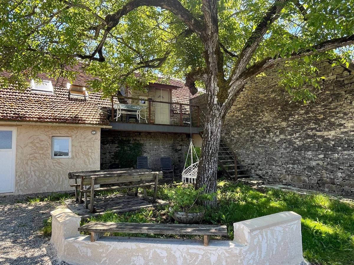 One-Bedroom House in Floirac (Lot), Quercy