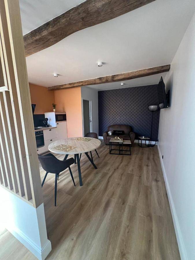 Gîte pour 2 personnes, avec jacuzzi à Argenton-les-Vallées - 4