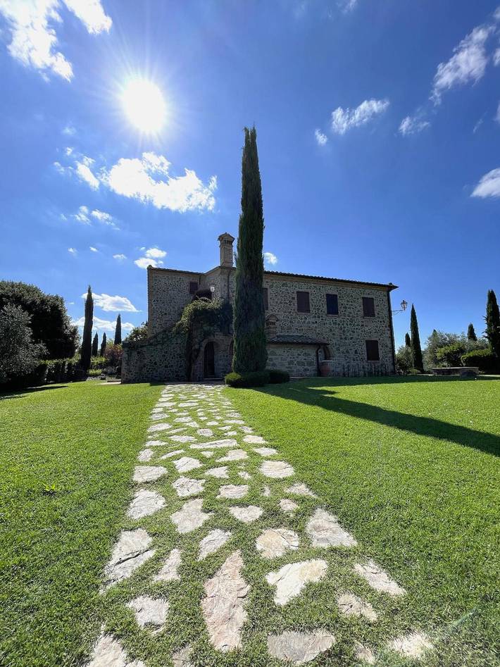 Appartamento per 2 persone, con vista lago e giardino, con animali domestici in Siena e dintorni