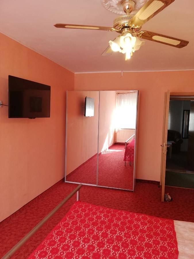 Gîte pour 2 personnes, avec sauna ainsi que jacuzzi et balcon à Brașov - 3