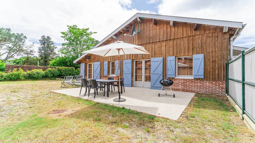 Gîte pour 2 personnes, avec jardin ainsi que piscine et terrasse