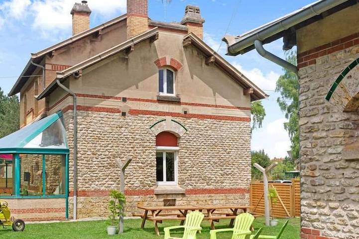 Maison de vacances pour 14 personnes, avec terrasse et jardin, animaux acceptés à Forges-les-Eaux