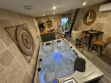 Gîte pour 2 personnes, avec jacuzzi ainsi que jardin et terrasse à La Verpillière