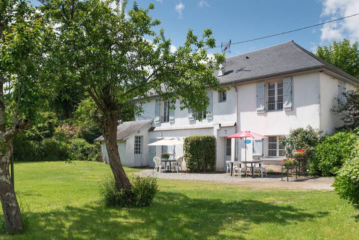 Appartement entier, Appartement 'Pibeste' – Cure thermale 21 jours, lave-linge, vue sur le Pibeste et Wi-Fi in Argelès-Gazost, Pyrénées