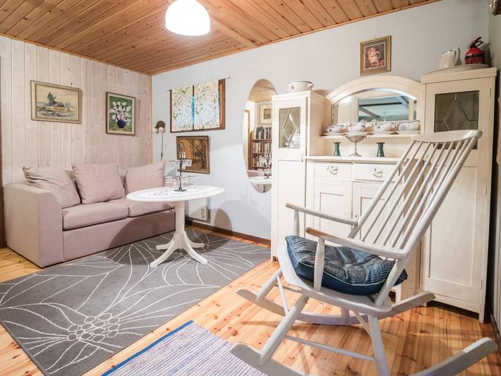 Puutarhurin mökki in Karjalohja, Lohja