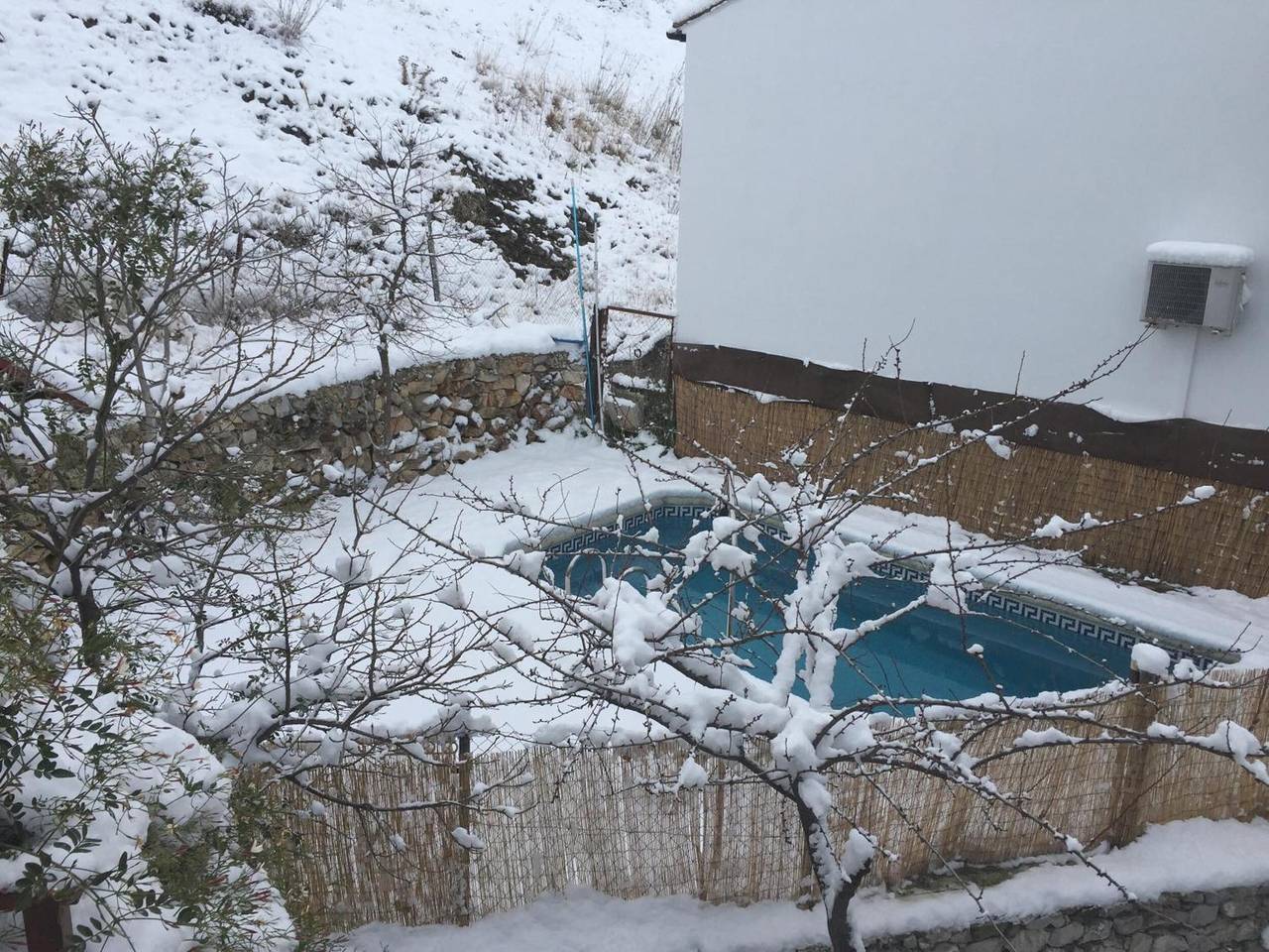 Appartement entier, Hostal Posada El Parral – Piscine privée et restaurant au cœur de la Sierra de Cádiz in Benaocaz, Pueblos Blancos