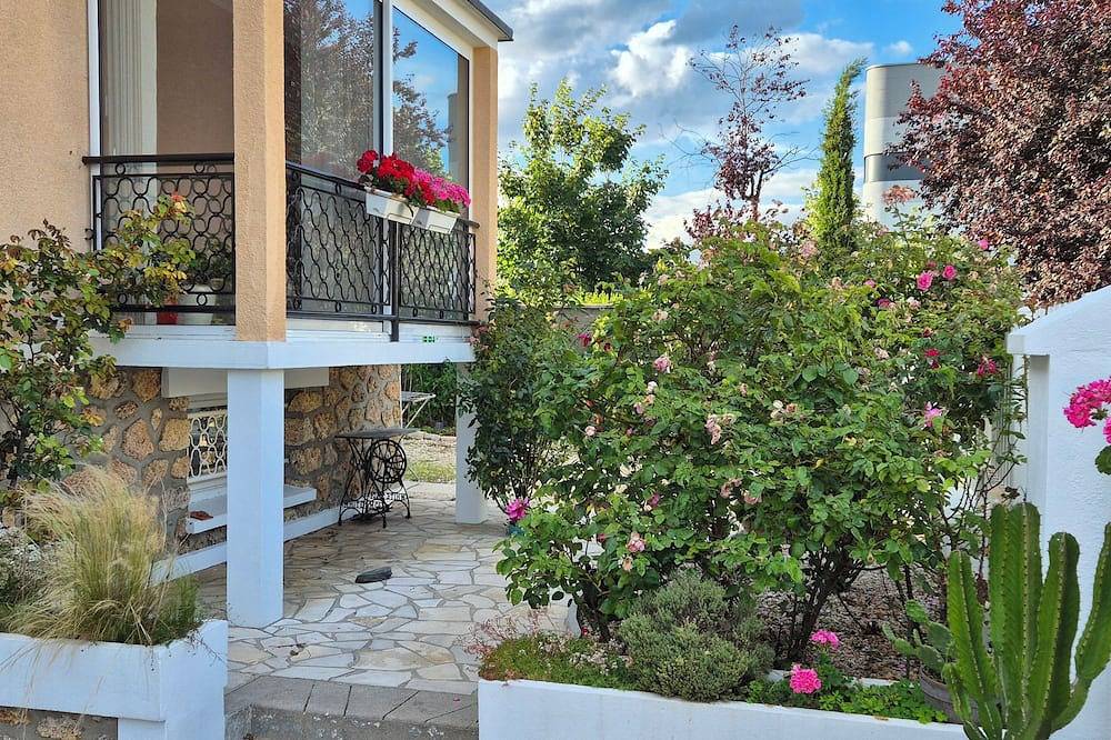 Chambre Meuble tourisme. Tv, Wifi, bathroom/Wc and private access in Champigny-sur-Marne, Valle del Marne