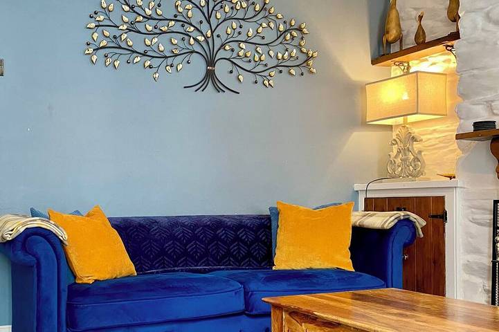 Fisherman's Cottage - Harbour Close, Pub Closer, Sea Views if You Look Hard in Brixham, Torbay