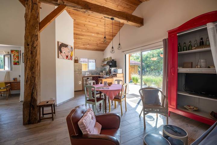 Location de vacances pour 6 personnes, avec jardin ainsi que balcon et piscine, adapté aux familles dans Lac de Léon - 2