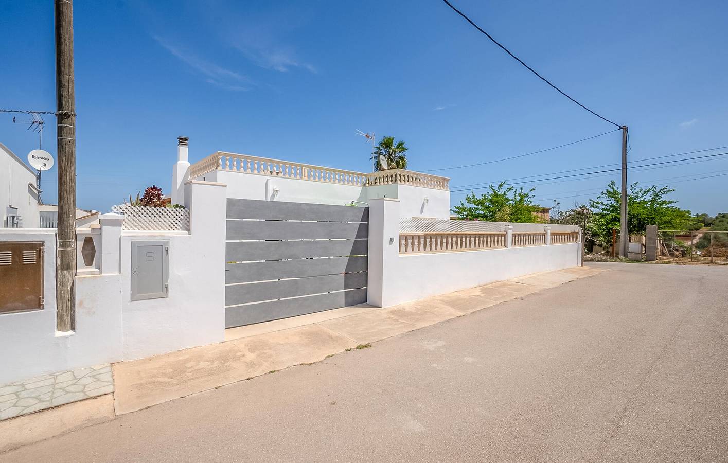 Apartamento con terraza junto a la piscina, Muro - 2.5km in Muro, Mallorca Norte