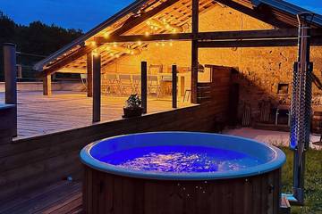 Maison de campagne pour 14 personnes, avec balcon ainsi que jacuzzi et jardin à Saint-Bresson