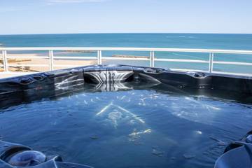 Gîte pour 12 personnes, avec balcon/terrasse et jacuzzi, adapté aux familles dans Casino de Valras Plage