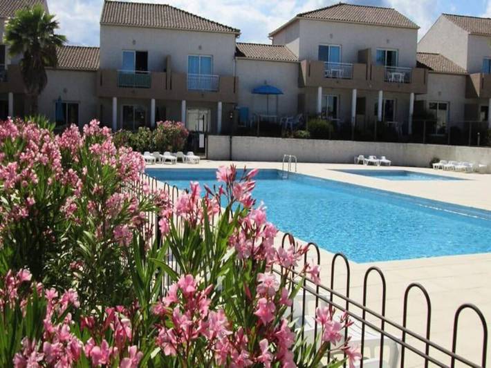 Gîte pour 2 personnes, avec piscine et balcon, adapté aux familles à Linguizzetta