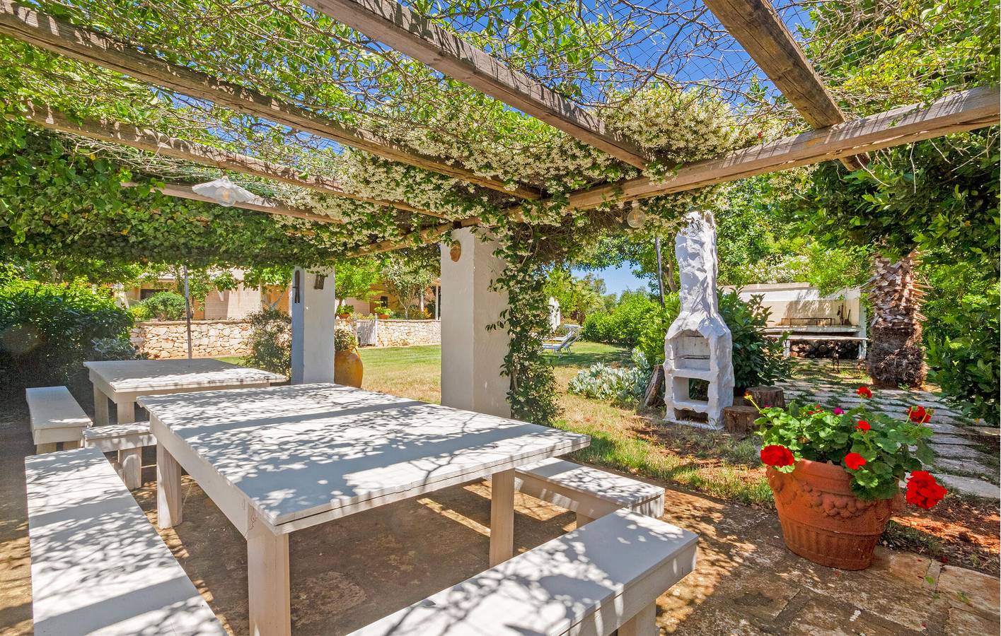 Cozy Apartment with Pool & Parking, Near Zavorra EnoFishBar in Ostuni, Salento