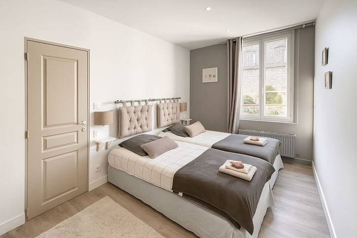 Apartamento entero, Suite familiar de concesión de F3 en el corazón de Chartres 55m2 2 dormitorios, estacionamiento in Chartres, Región de Chartres