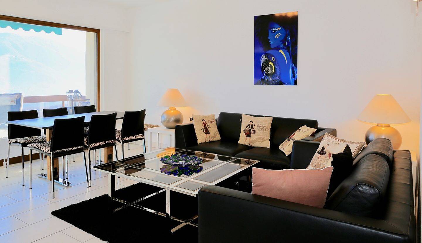 Ganze Wohnung, Eck-Wohnung im 3. Stock für 1-5 Personen. in Orselina, Tessiner Alpen