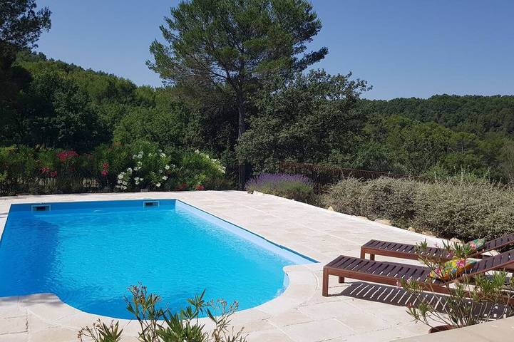 Gîte pour 4 personnes, avec terrasse et jardin