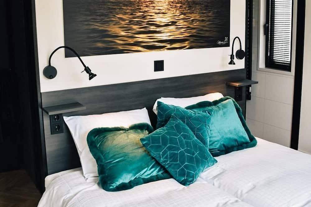 Deze luxe, sfeervolle en vrijstaande vakantievilla's voor 6 personen zijn voorzien van een uniek uitzicht op het water. De villa's bieden veel privacy, een hoog comfort level en zijn gesitueerd op een ruime kavel met terras en buitenhaard. Alle ingre in Loosdrecht, Groene Hart
