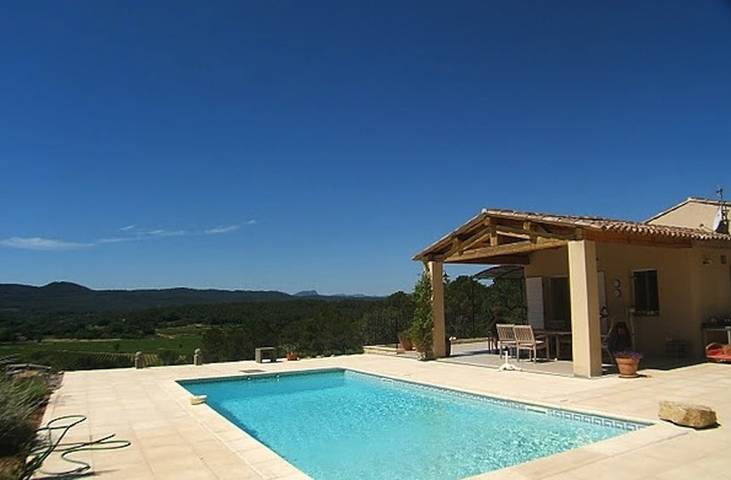 Gîte pour 8 personnes, avec piscine à Carcès