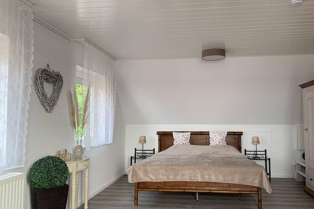 Ganze Wohnung, Ferienwohnung \"Möltenorter Strand\" - Appartement/Fewo, Badewanne, Wc, Wohn in Kieler Förde, Heikendorf