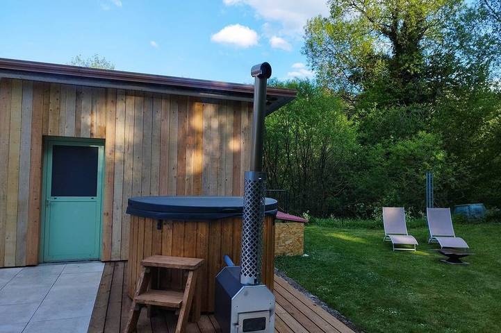 Gîte pour 4 personnes, avec jacuzzi à La Houssière