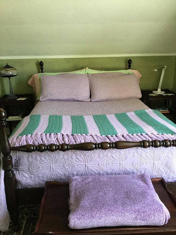 Fesselnde Artisan erbaute Haus mit spektakulärem Blick auf das Wasser in Litchfield County