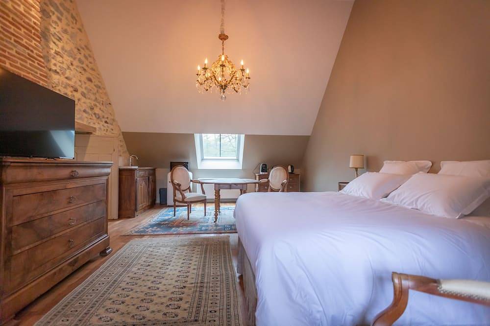 Entire apartment, Superb suite in the heart of the forest in Vierzon, Vierzon Region