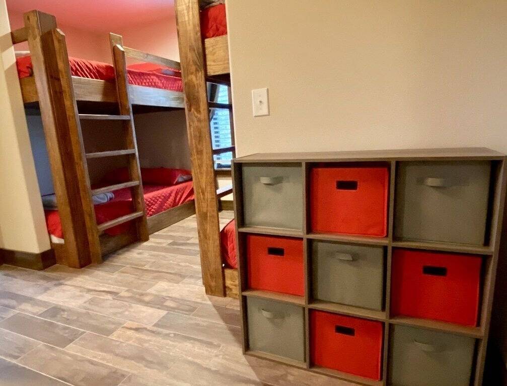 Luxury, Upscale Design, Screened Porch, Skylights, Vaulted, Near 2nd Crossing in Concan, Uvalde County