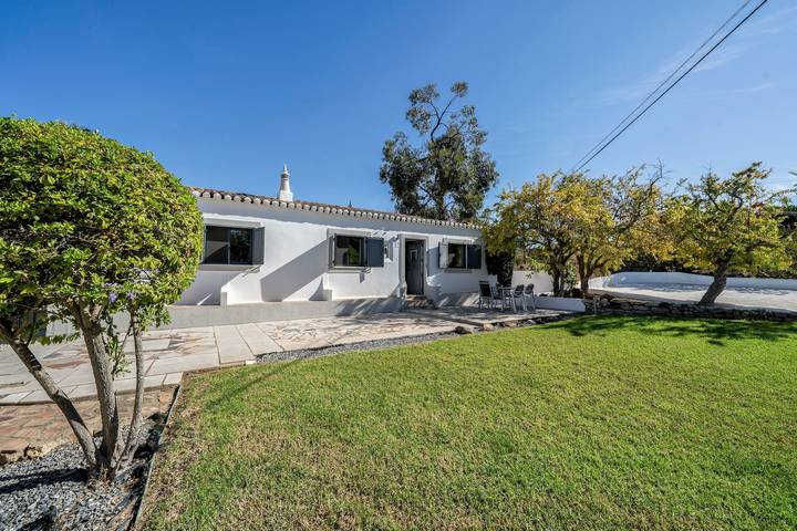 Ferienwohnung 'Caramujeira Country House, Marinha' mit privatem Garten, Balkon und WLAN in Faro Distrikt