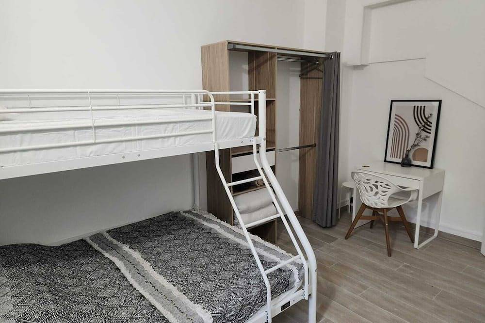 Entire apartment, Family apartment with private garden and terrace 10 minutes from the metro and Rer station. in Noisy-le-Sec, Seine-Saint-Denis