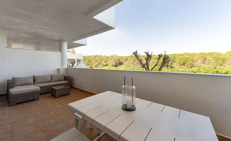 Apartamento para 4 personas, con Terraza y Piscina para niños en La Alcaidesa