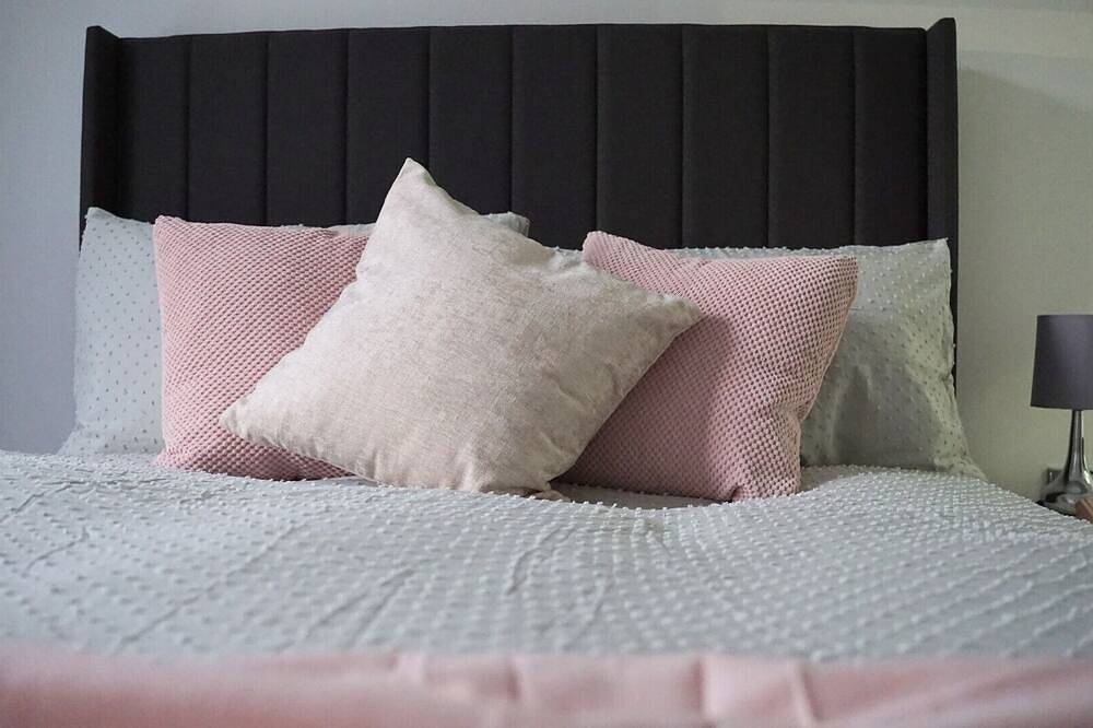 Entire apartment, Artistic 2 bed flat in Bolton City Centre in Bolton, Greater Manchester