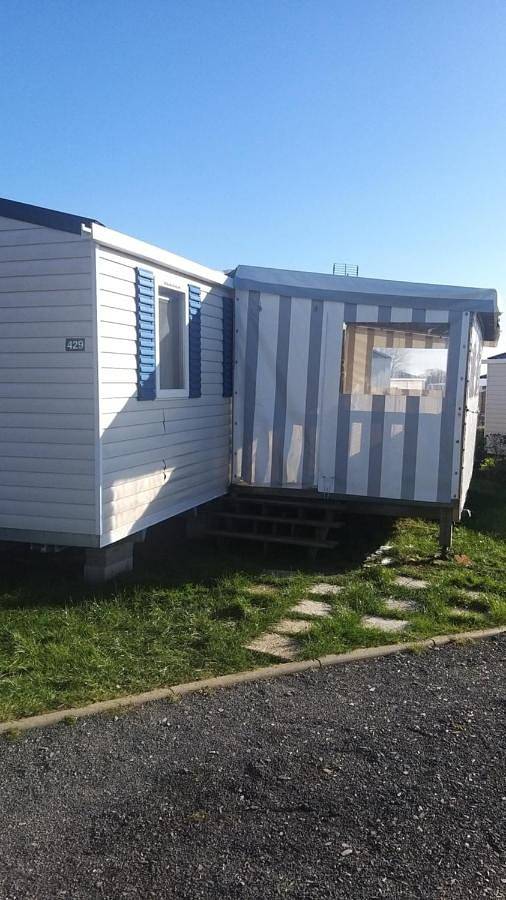 Camping pour 6 personnes, avec Jacuzzi et Terrasse ainsi que Jardin et Piscine