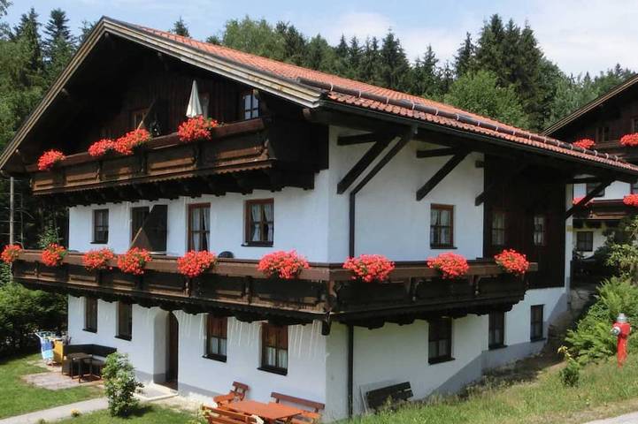 Ferienwohnung für 4 Personen, mit Pool und Balkon - 1