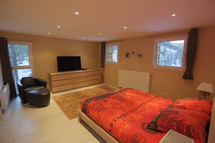 Gîte pour 14 personnes, avec jardin et jacuzzi ainsi que sauna et terrasse à Beuil - 3